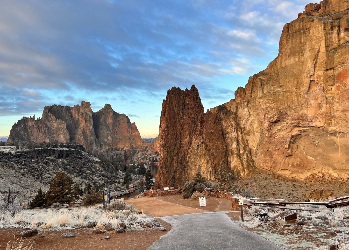 The enchantments magnet, Custom retro magnets, Smith rock, Timberline Trail, Mt. Adams